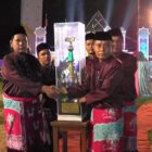 penyerahan piala bergilir gelaran MTQ di kecamatan Pasar Muara Bungo.