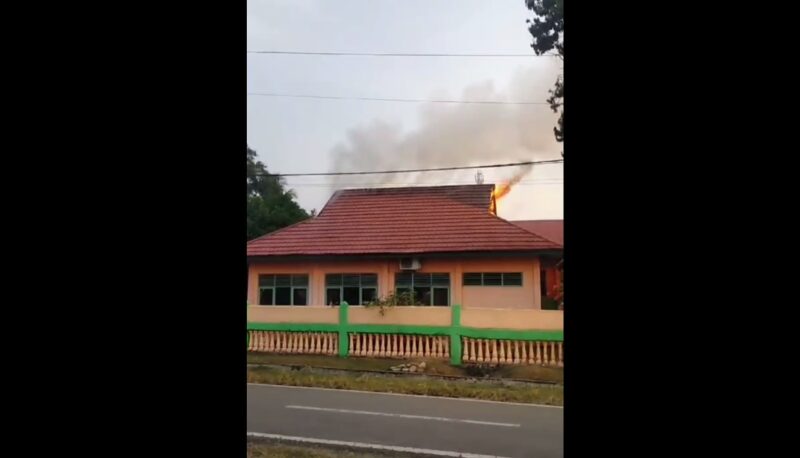 SDN 149 Tebo Terbakar.