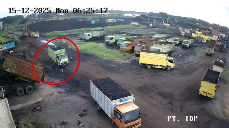 Rekaman CCTV Pengeroyokan Supir