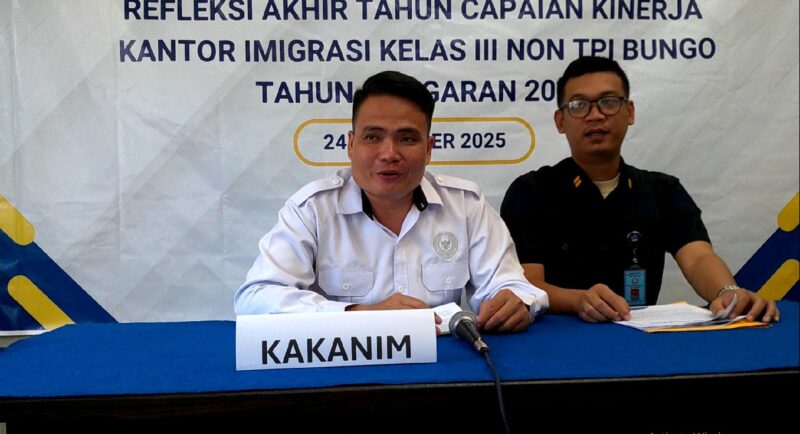 Pers Rilis: Kepala Kantor Imigrasi Bungo, Dr. Ferry Rizki Baifat, Amd.Im., S.H., M.Si saat memaparkan capaian akhir tahun 2025