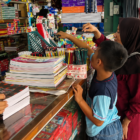 Jelang Tahun Ajaran Baru, Toko Buku di Muara Bungo Diserbu Pembeli