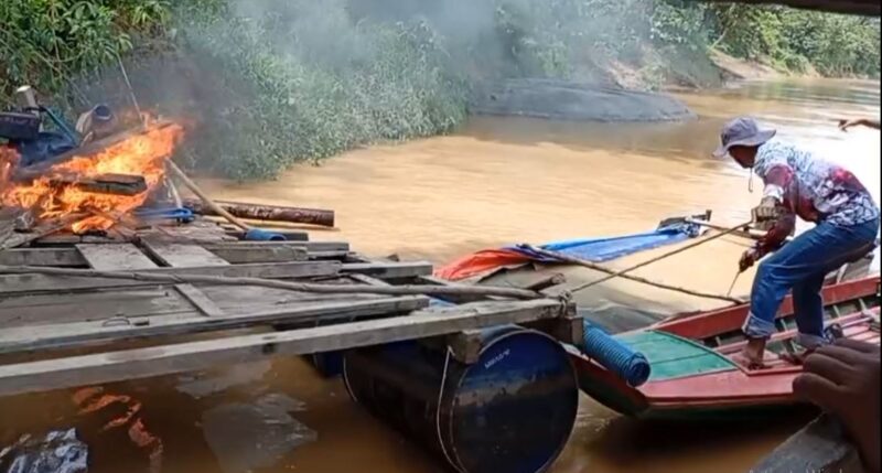 Razia PETI di Teluk Langkap, Polres Tebo Musnahkan Dua Rakit Dompeng