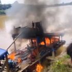 Warga melakukan aksi tersebut karena aktivitas tambang ilegal dinilai merusak lingkungan. Selain itu, kegiatan itu juga melanggar aturan adat yang berlaku di desa setempat.
