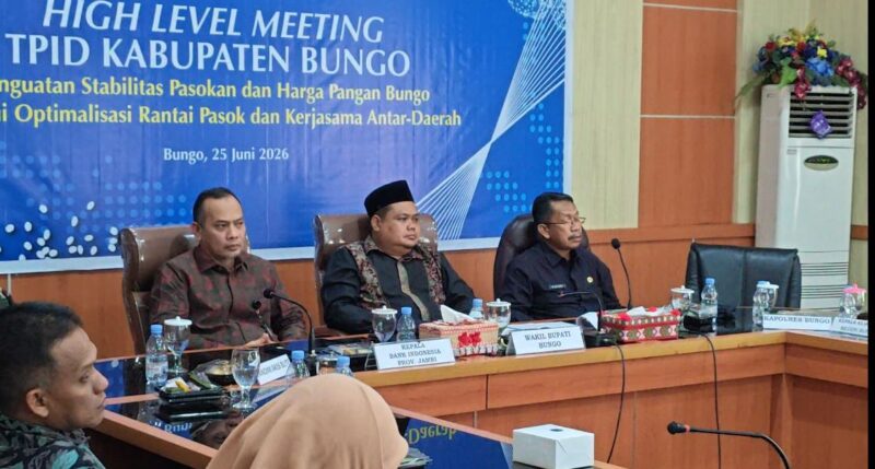 Wakil Bupati Bungo Tri Wahyu Hidayat memimpin High Level Meeting Tim Pengendalian Inflasi Daerah (TPID) Kabupaten Bungo 
