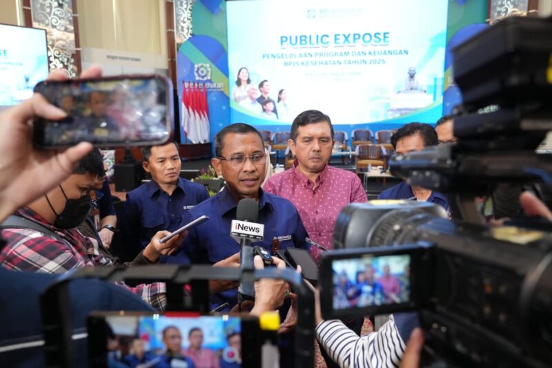 Direktur Utama BPJS Kesehatan, Prihati Pujowaskito saat di wawancara awak media