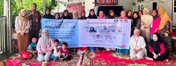 Gambar 3. Pelatihan Pemasaran Digital yang Dilakukan Oleh Tim Pengabdian UNAMA