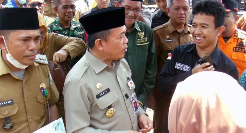 Gubernur Al Haris Tinjau Korban Kebakaran Tanjung Raden, Pastikan Kebutuhan Dasar Terpenuhi
